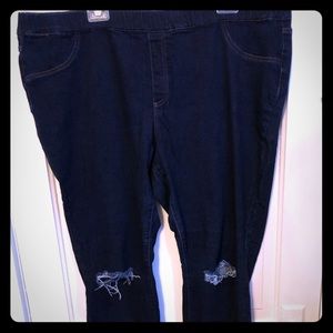 Plus Size Pull On skinny Jeggings/Distressed knees